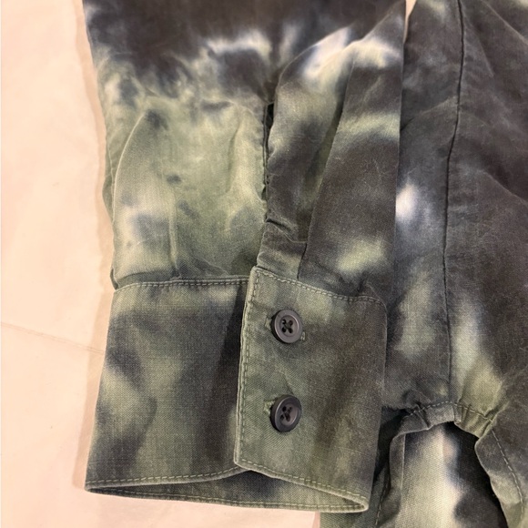 Cloth & Stone Anthropologie Tie-Dye Button Down Shirt in Black/Green/Brown - XL - Picture 7 of 16